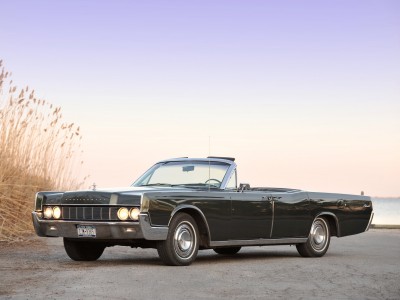 lincoln Continental Convertible 1967.jpg