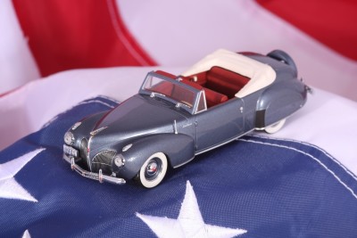 Lincoln Continental 1941 Minichamps  к 100 летию компании Ford.JPG