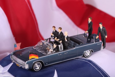 Lincoln Continental Presadential Parade Berlin SS 100 JFK 1963 Minichamps.JPG