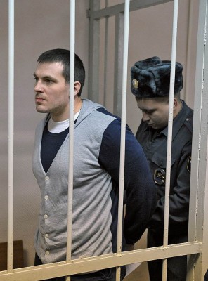 Максим Лузянин (родился в 1976 году), подмосковный предприниматель. Задержан 28 мая 2012 года. По версии следствия, наносил ущерб асфальтному покрытию, душил сотрудника МВД чулками, другому «испортил зубную эмаль» своей зубной эмалью... Признал вину. 9 ноября 2012 года осужден на 4,5 года тюрьмы.