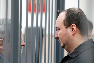 Дмитрий Рукавишников (родился в 1977 году), лидер отделения «Левого фронта» в Иваново. Задержан 2 апреля 2013 года. По версии следствия, опрокидывал кабины туалетов и таскал их волоком, забирался внутрь и катался в них с горки. Амнистирован к 20-летию Конституции.