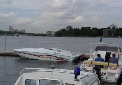 водные гайцы попытались оштрафовать за скорость)))