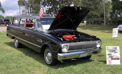 800px-1962_Ford_Falcon_2-door_wagon.JPG