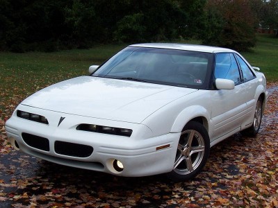 800px-White_Pontiac_Grand_Prix.jpg