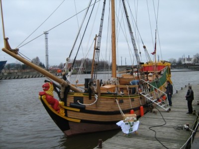 libava.jpg (228.55 КБ) 2583 просмотра Вот такой кораблик у нас. Сделанный на заказ в Питере